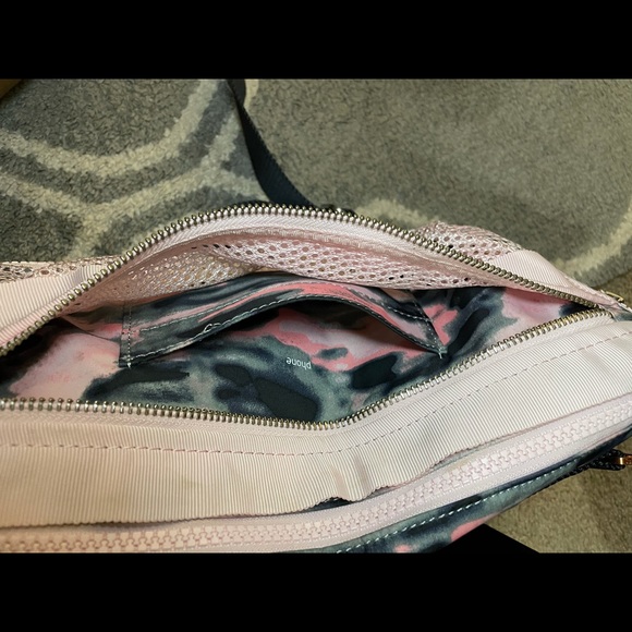 Lululemon Go Lightly Bag Wamo Camo Barely Pink - Picture 10 of 11